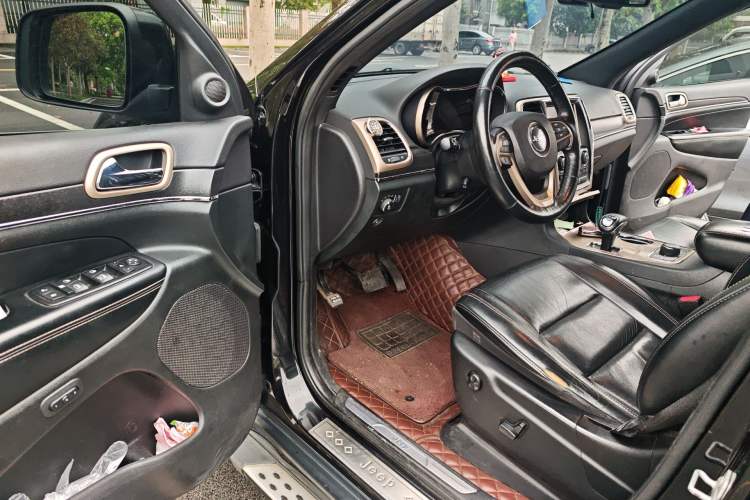 Used Jeep Grand Cherokee 2015 3.0L Comfort Navigation Edition Driver Seat