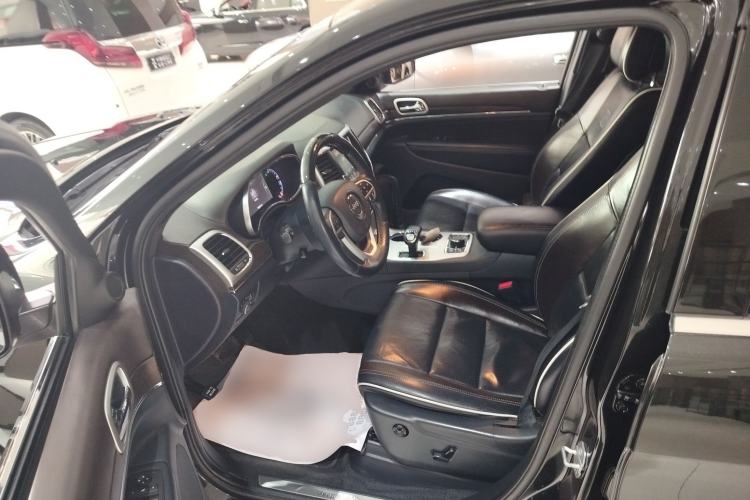 Used Jeep Grand Cherokee 2015 3.6L Luxury Navigation Edition Driver Seat