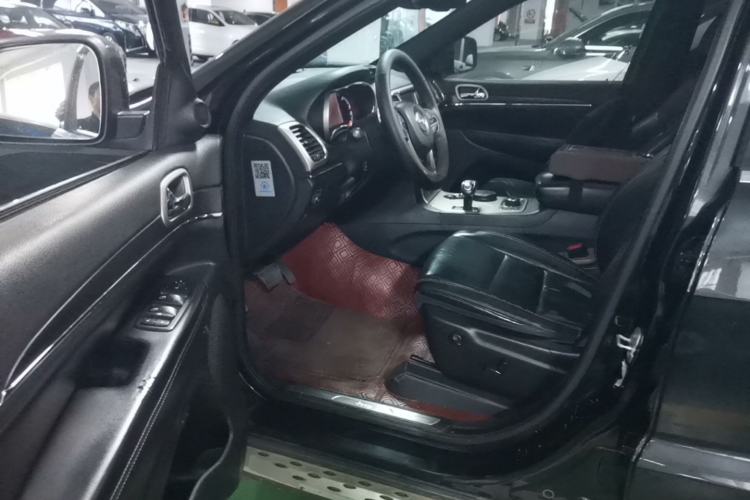 Used Jeep Grand Cherokee 2015 3.0L Comfort Navigation Edition Driver Seat