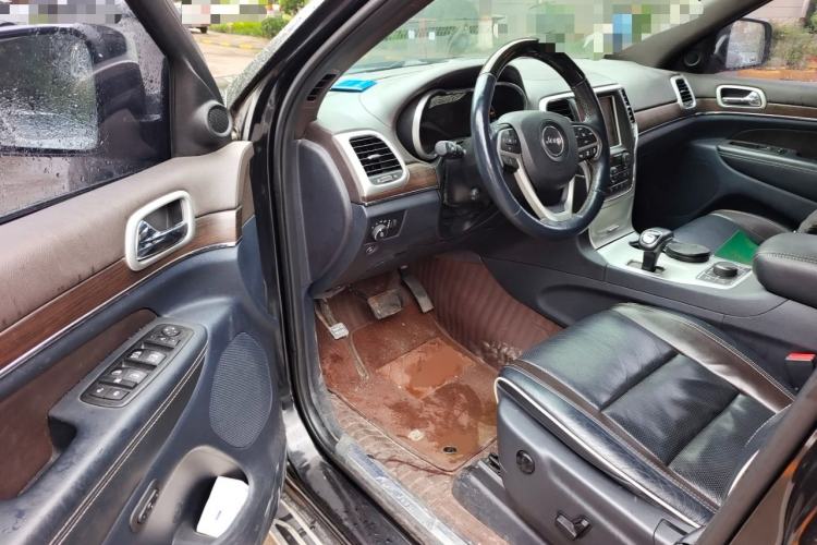Used Jeep Grand Cherokee 2015 3.6L Luxury Navigation Edition Driver Seat