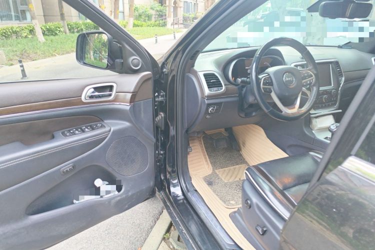Used Jeep Grand Cherokee 2015 3.6L Luxury Navigation Edition Driver Seat