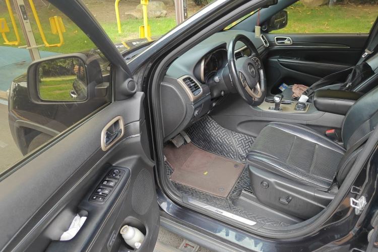 Used Jeep Grand Cherokee 2015 3.0L Elite Navigation Edition Driver Seat
