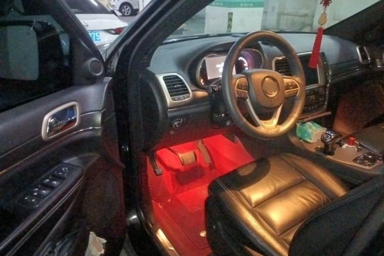 Used Jeep Grand Cherokee 2015 3.0TD Diesel Comfort Navigation Edition Driver Seat