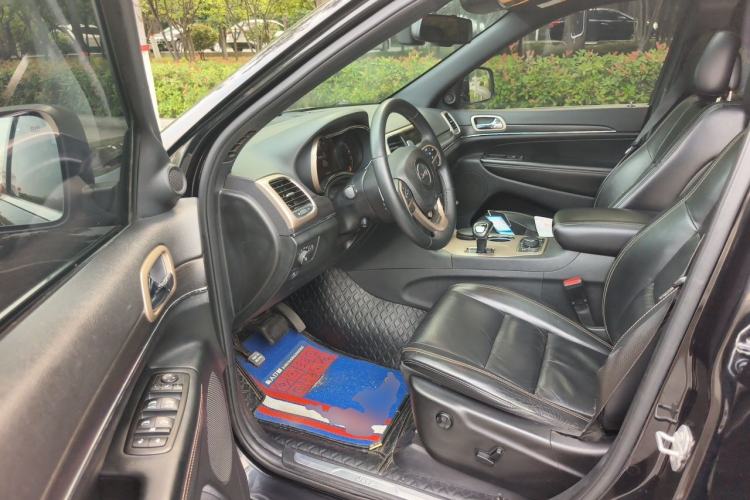 Used Jeep Grand Cherokee 2015 3.0L Comfort Navigation Edition Driver Seat