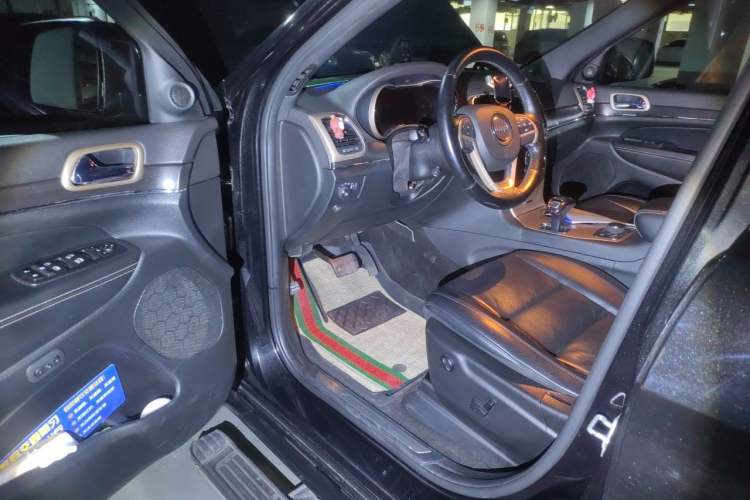 Used Jeep Grand Cherokee 2015 3.6L Elite Navigation Edition Driver Seat