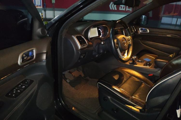 Used Jeep Grand Cherokee 2015 3.6L Elite Navigation Edition Driver Seat