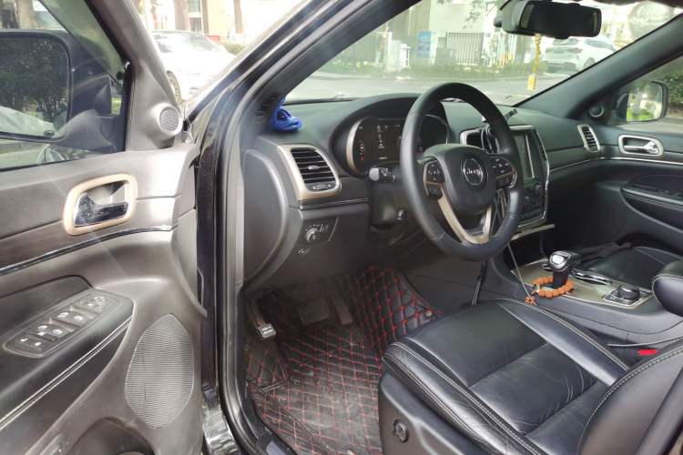 Used Jeep Grand Cherokee 2015 3.0TD Diesel Comfort Navigation Edition Driver Seat
