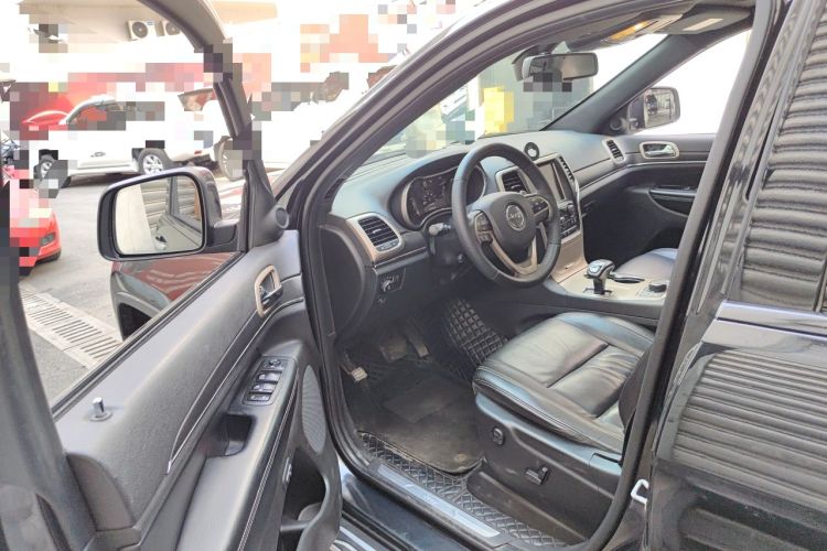 Used Jeep Grand Cherokee 2015 3.0TD Diesel Comfort Navigation Edition Driver Seat