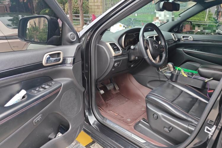 Used Jeep Grand Cherokee 2015 3.0TD Diesel Comfort Navigation Edition Driver Seat