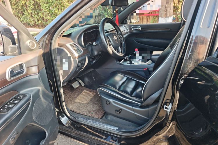 Used Jeep Grand Cherokee 2015 3.6L Luxury Navigation Edition Driver Seat