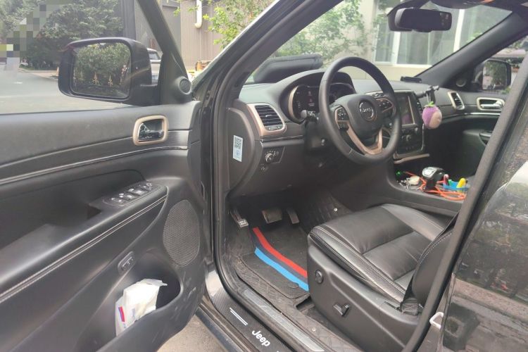 Used Jeep Grand Cherokee 2015 3.0L Comfort Navigation Edition Driver Seat