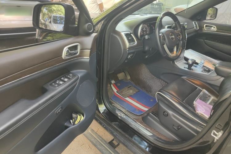 Used Jeep Grand Cherokee 2015 3.6L Luxury Navigation Edition Driver Seat
