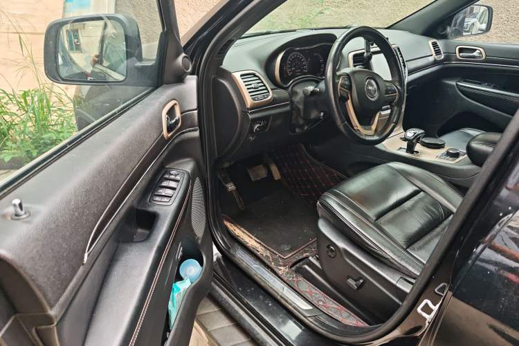 Used Jeep Grand Cherokee 2015 3.0L Comfort Navigation Edition Driver Seat