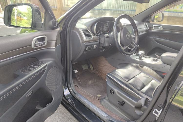 Used Jeep Grand Cherokee 2015 3.6L Elite Navigation Edition Driver Seat