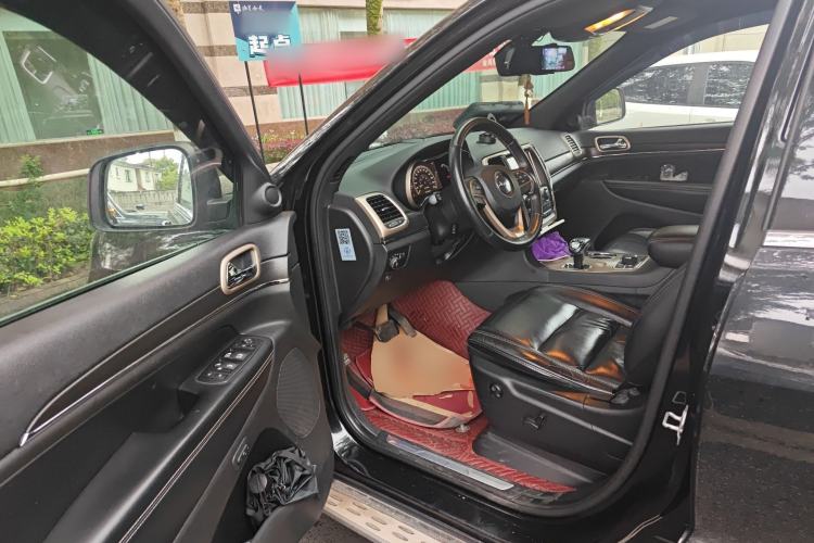 Used Jeep Grand Cherokee 2015 3.0TD Diesel Comfort Navigation Edition Driver Seat