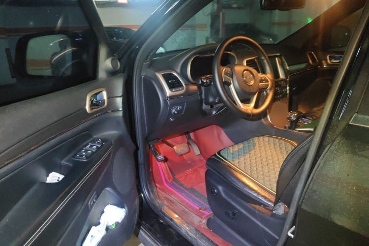 Used Jeep Grand Cherokee 2015 3.6L Elite Navigation Edition Driver Seat