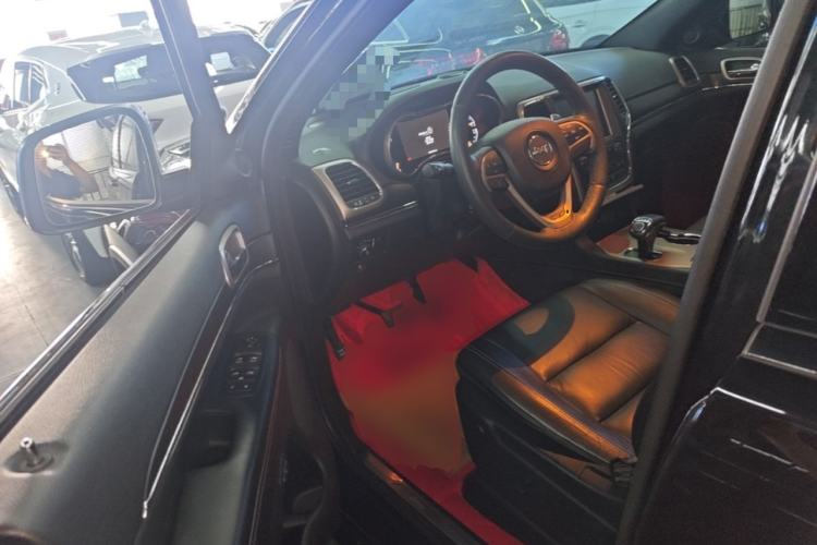 Used Jeep Grand Cherokee 2015 3.0L Comfort Navigation Edition Driver Seat