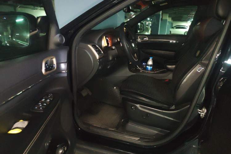 Used Jeep Grand Cherokee 2015 3.0L Comfort Navigation Edition Driver Seat