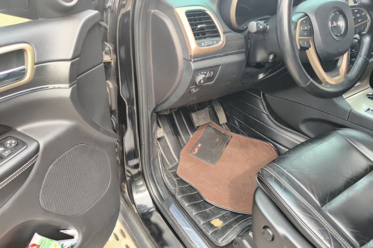 Used Jeep Grand Cherokee 2015 3.0L Elite Navigation Edition Driver Seat