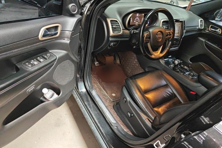 Used Jeep Grand Cherokee 2015 3.0L Comfort Navigation Edition Driver Seat