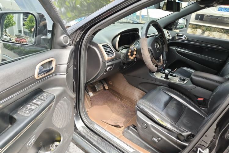 Used Jeep Grand Cherokee 2015 3.0TD Diesel Comfort Navigation Edition Driver Seat