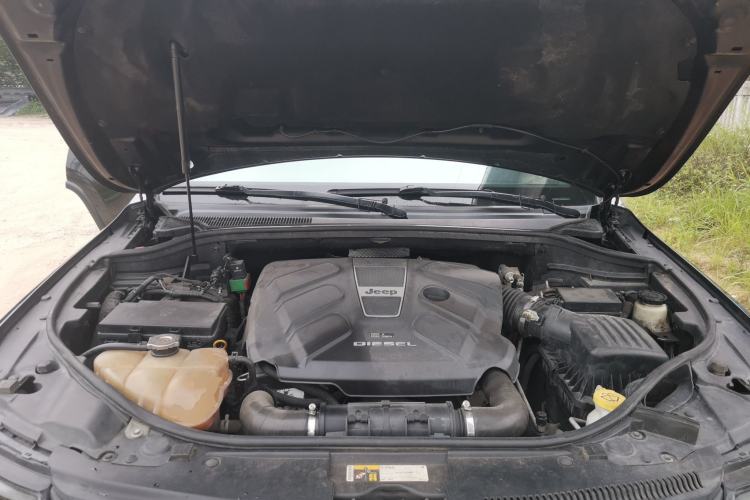 Used Jeep Grand Cherokee 2015 3.0TD Diesel Comfort Navigation Edition Engine Bay