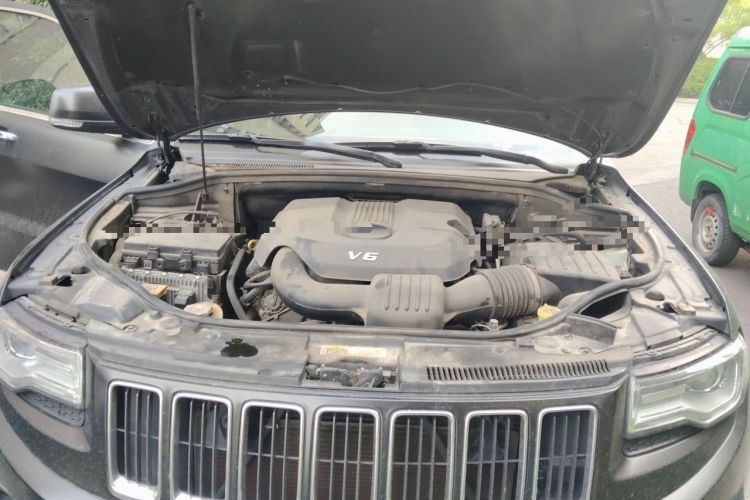 Used Jeep Grand Cherokee 2015 3.0L Comfort Navigation Edition Engine Bay