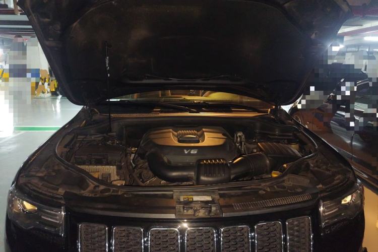 Used Jeep Grand Cherokee 2015 3.6L Luxury Navigation Edition Engine Bay
