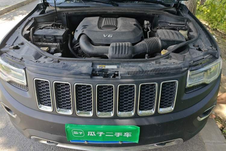 Used Jeep Grand Cherokee 2015 3.6L Luxury Navigation Edition Engine Bay