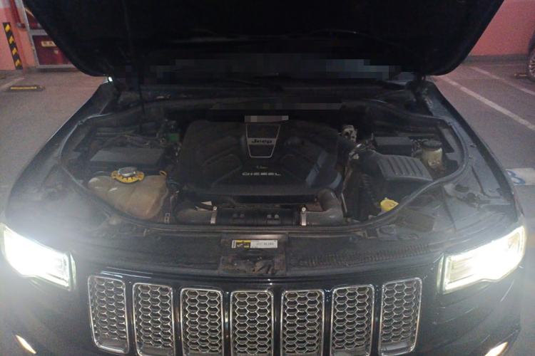 Used Jeep Grand Cherokee 2015 3.0TD Diesel Comfort Navigation Edition Engine Bay