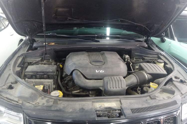 Used Jeep Grand Cherokee 2015 3.0L Comfort Navigation Edition Engine Bay