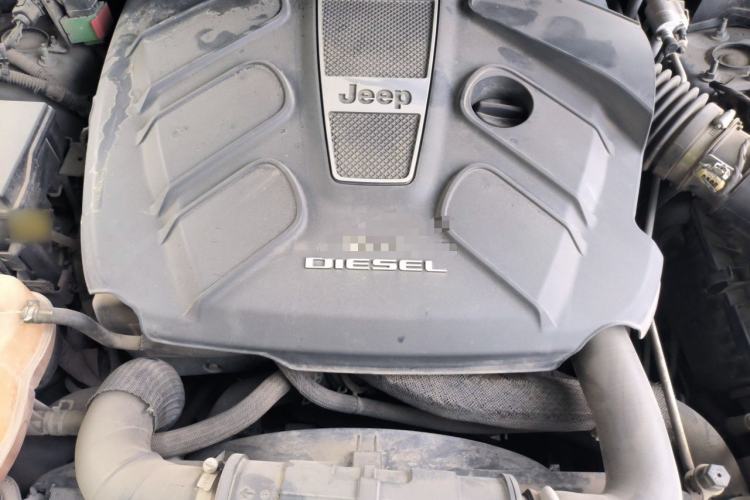 Used Jeep Grand Cherokee 2015 3.0TD Diesel Comfort Navigation Edition Engine Bay