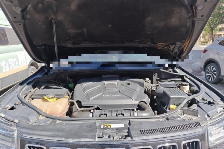 Used Jeep Grand Cherokee 2015 3.0TD Diesel Elite Navigation Edition Engine Bay