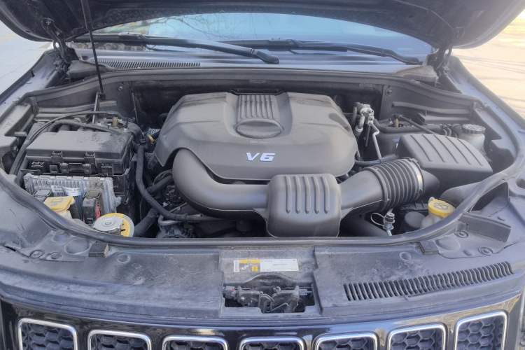 Used Jeep Grand Cherokee 2015 3.6L Luxury Navigation Edition Engine Bay