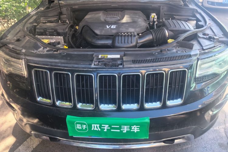Used Jeep Grand Cherokee 2015 3.0L Comfort Navigation Edition Engine Bay