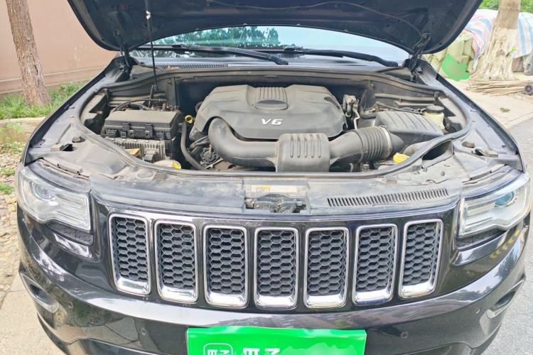 Used Jeep Grand Cherokee 2015 3.6L Luxury Navigation Edition Engine Bay