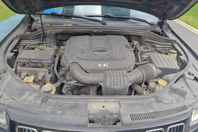 Used Jeep Grand Cherokee 2015 3.0L Elite Navigation Edition Engine Bay