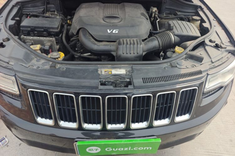 Used Jeep Grand Cherokee 2015 3.0L Comfort Navigation Edition Engine Bay