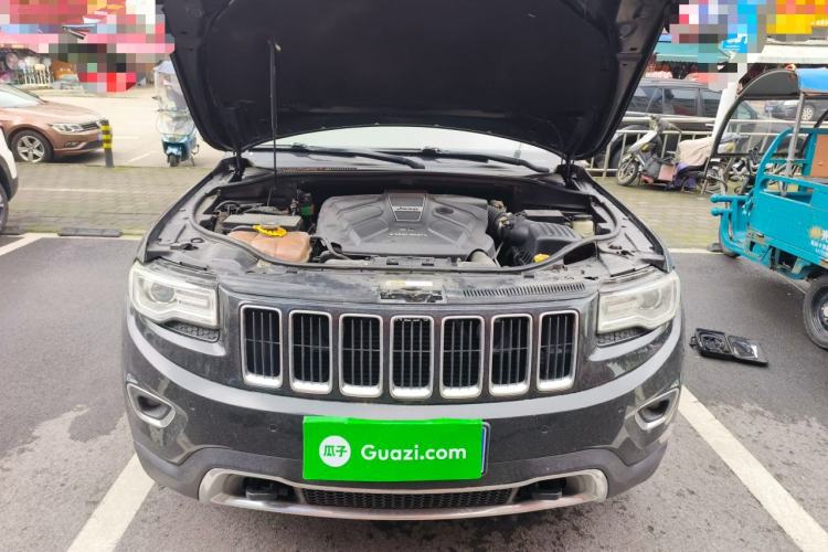 Used Jeep Grand Cherokee 2015 3.0TD Diesel Comfort Navigation Edition Engine Bay