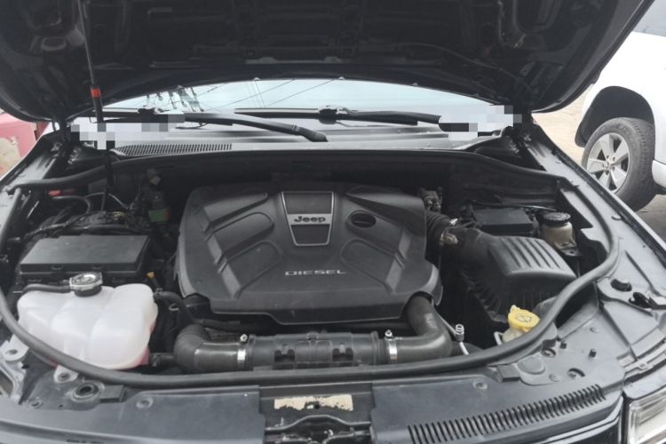 Used Jeep Grand Cherokee 2015 3.0TD Diesel Elite Navigation Edition Engine Bay