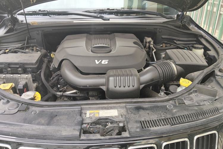 Used Jeep Grand Cherokee 2015 3.0L Elite Navigation Edition Engine Bay