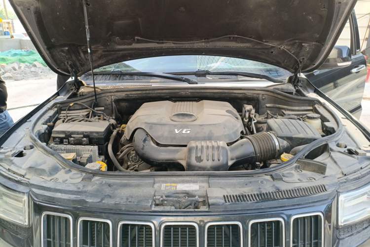 Used Jeep Grand Cherokee 2015 3.0L Elite Navigation Edition Engine Bay