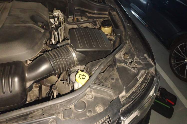 Used Jeep Grand Cherokee 2015 3.6L Luxury Navigation Edition Engine Bay Left