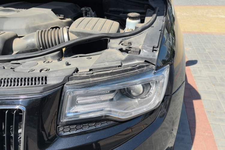 Used Jeep Grand Cherokee 2015 3.0L Comfort Navigation Edition Engine Bay Left