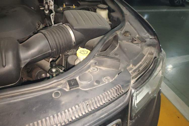 Used Jeep Grand Cherokee 2015 3.0L Comfort Navigation Edition Engine Bay Left