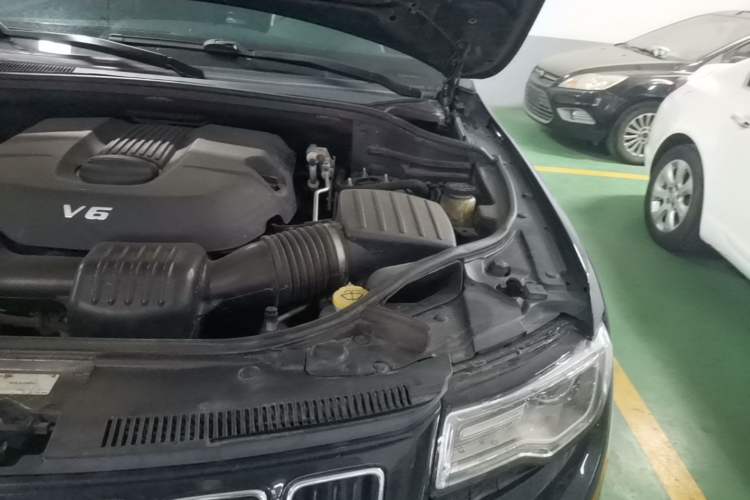 Used Jeep Grand Cherokee 2015 3.0L Comfort Navigation Edition Engine Bay Left