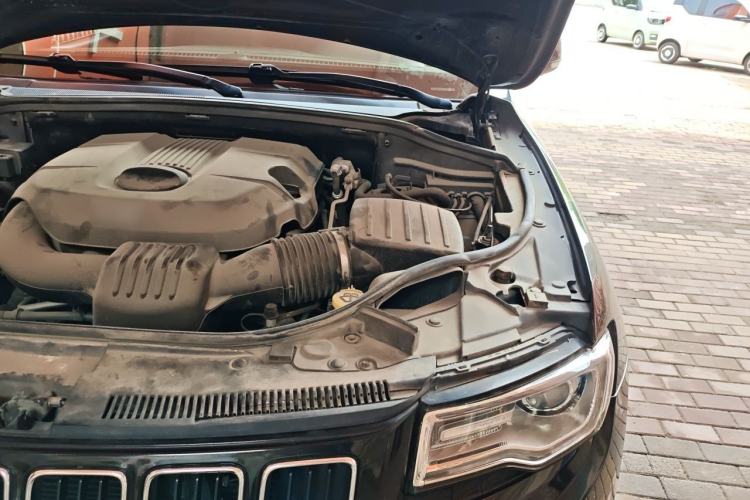 Used Jeep Grand Cherokee 2015 3.0L Elite Navigation Edition Engine Bay Left