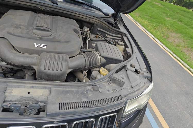 Used Jeep Grand Cherokee 2015 3.0L Elite Navigation Edition Engine Bay Left