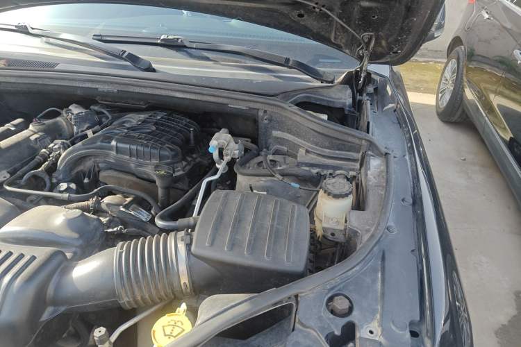 Used Jeep Grand Cherokee 2015 3.0L Elite Navigation Edition Engine Bay Left