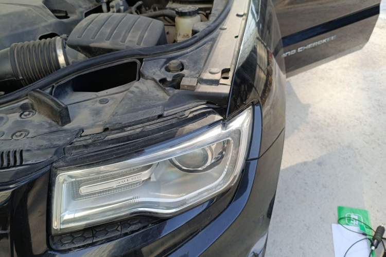 Used Jeep Grand Cherokee 2015 3.0L Elite Navigation Edition Engine Bay Left